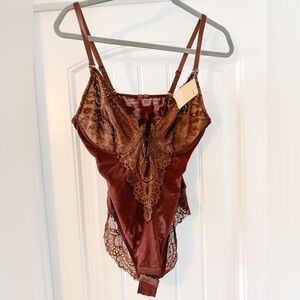 Shapewear Lace Deep-V Neck Bodysuit